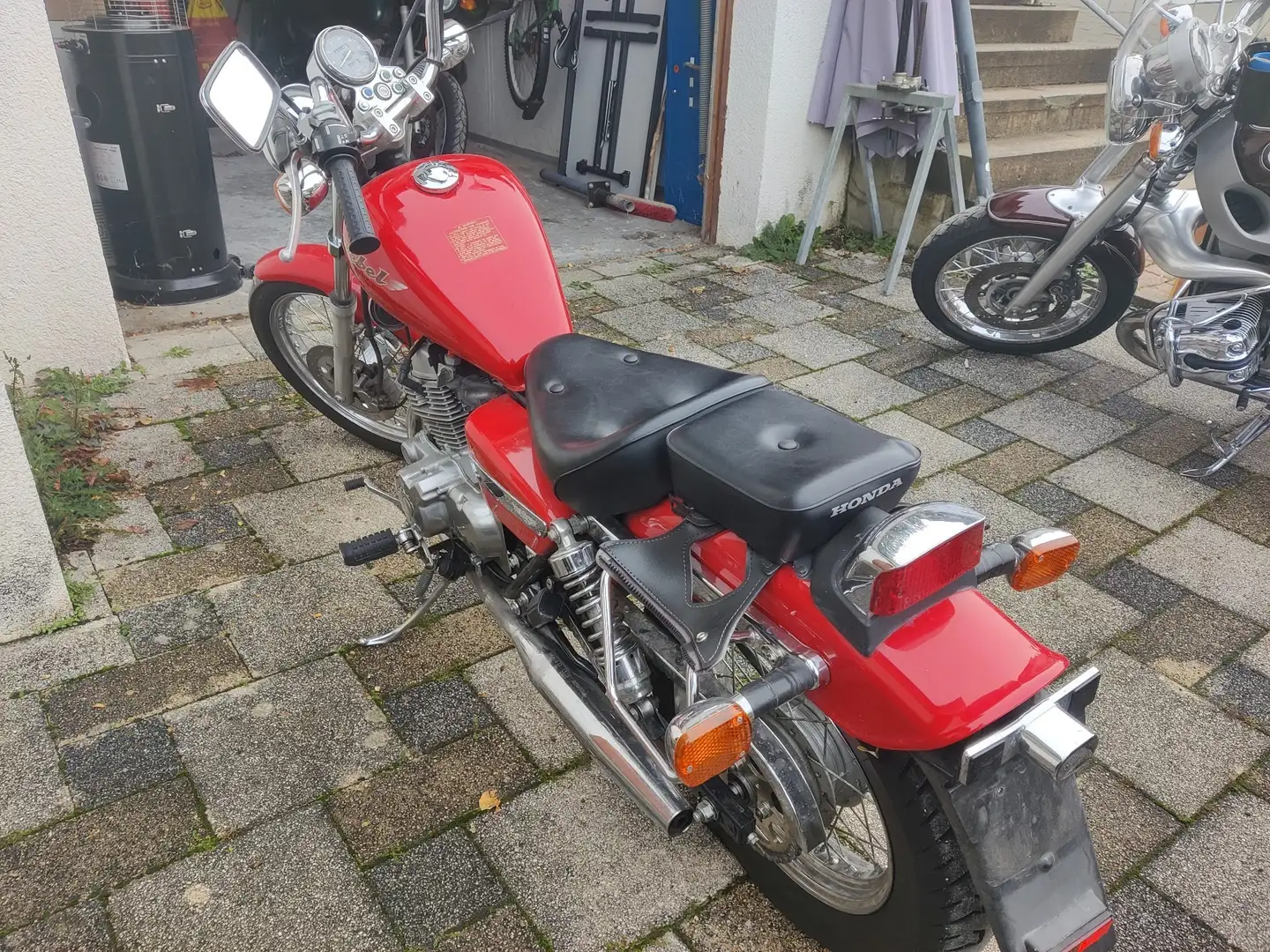 Honda CA 125 Rebel Rood - 2