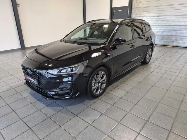 Ford Focus view 3