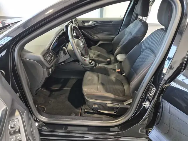 Ford Focus view 8