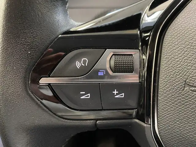 Peugeot 208 view 12