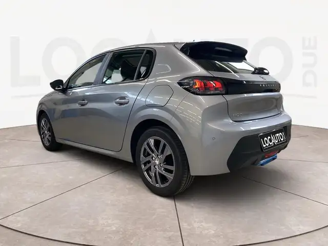 Peugeot 208 view 5