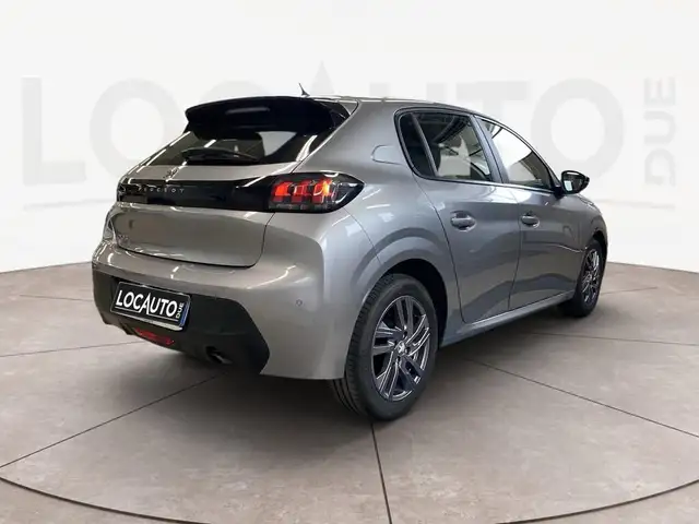 Peugeot 208 view 4