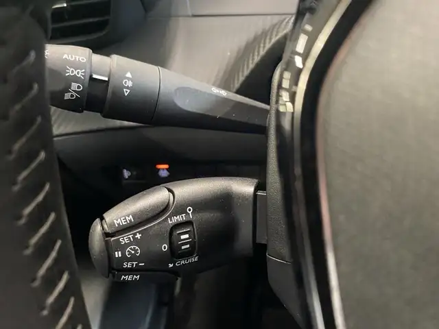 Peugeot 208 view 14
