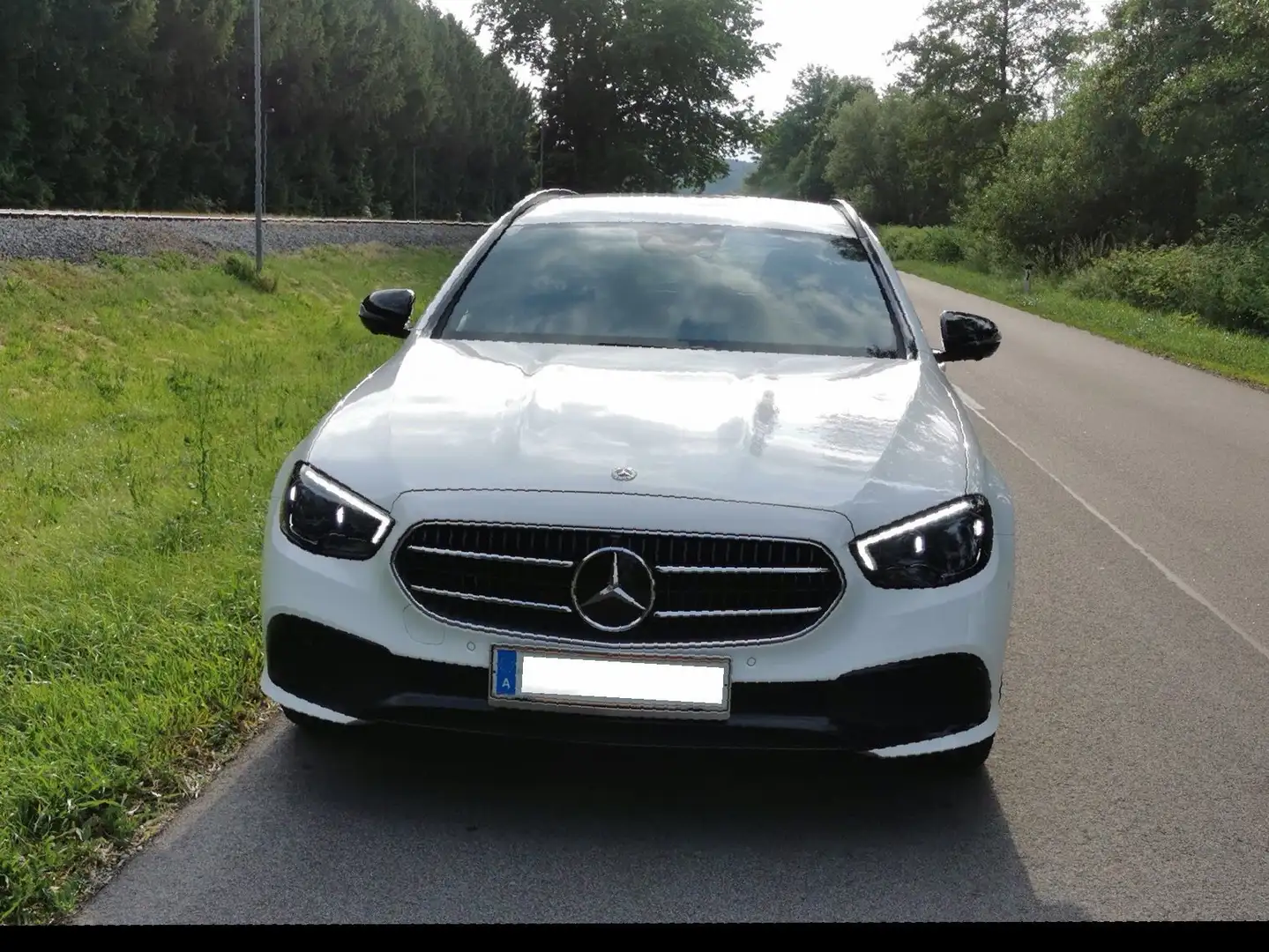Mercedes-Benz E 300 E 300e PHEV T - Modell Weiß - 1