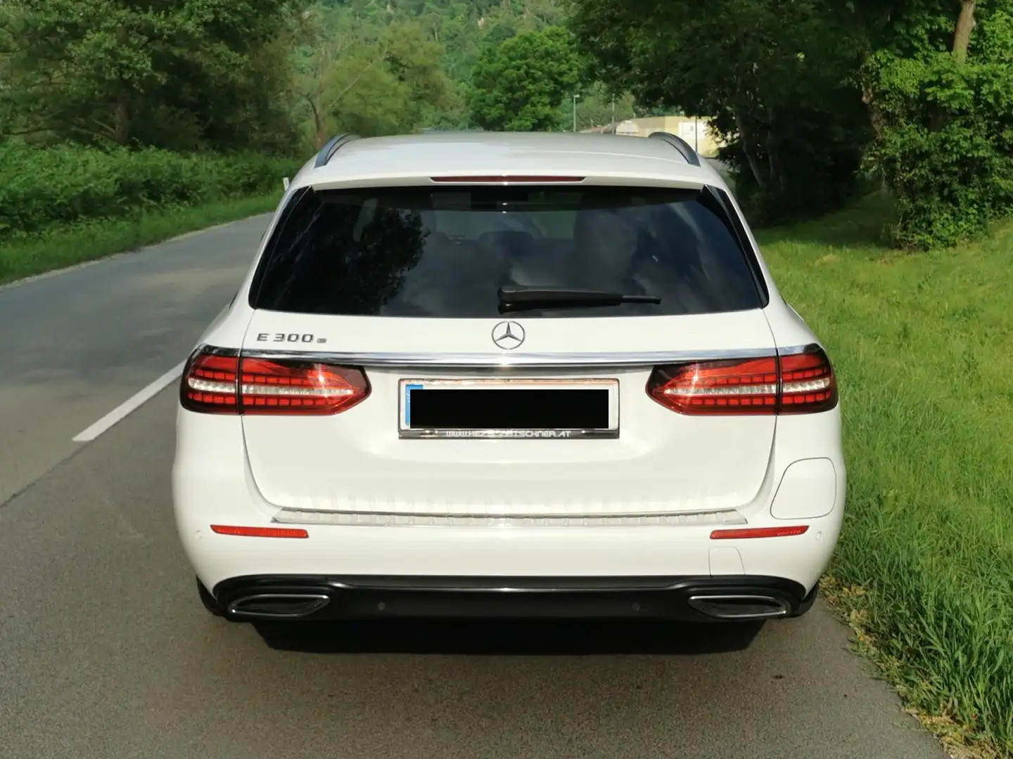 Mercedes-Benz E 300 E 300e PHEV T - Modell Weiß - 2