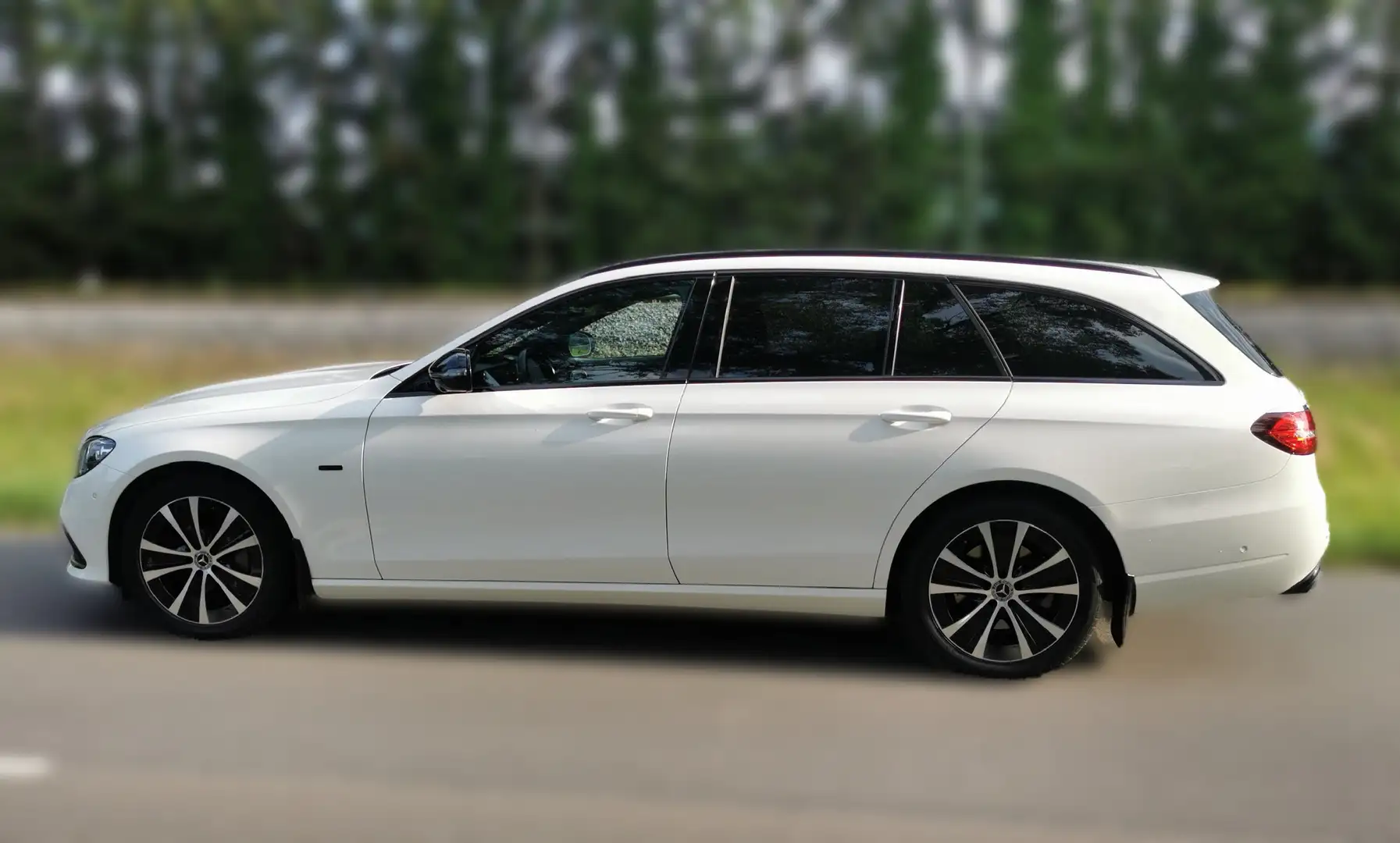 Mercedes-Benz E 300 E 300e PHEV- T- 4 Matic - Modell Weiß - 2