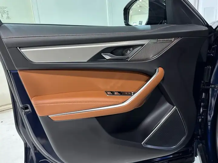 Jaguar F-Pace 2025, foto 11