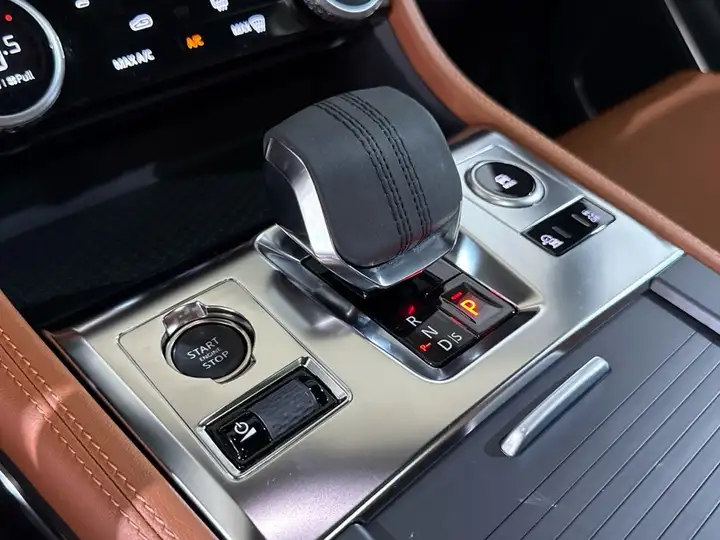 Jaguar F-Pace 2025, foto 18