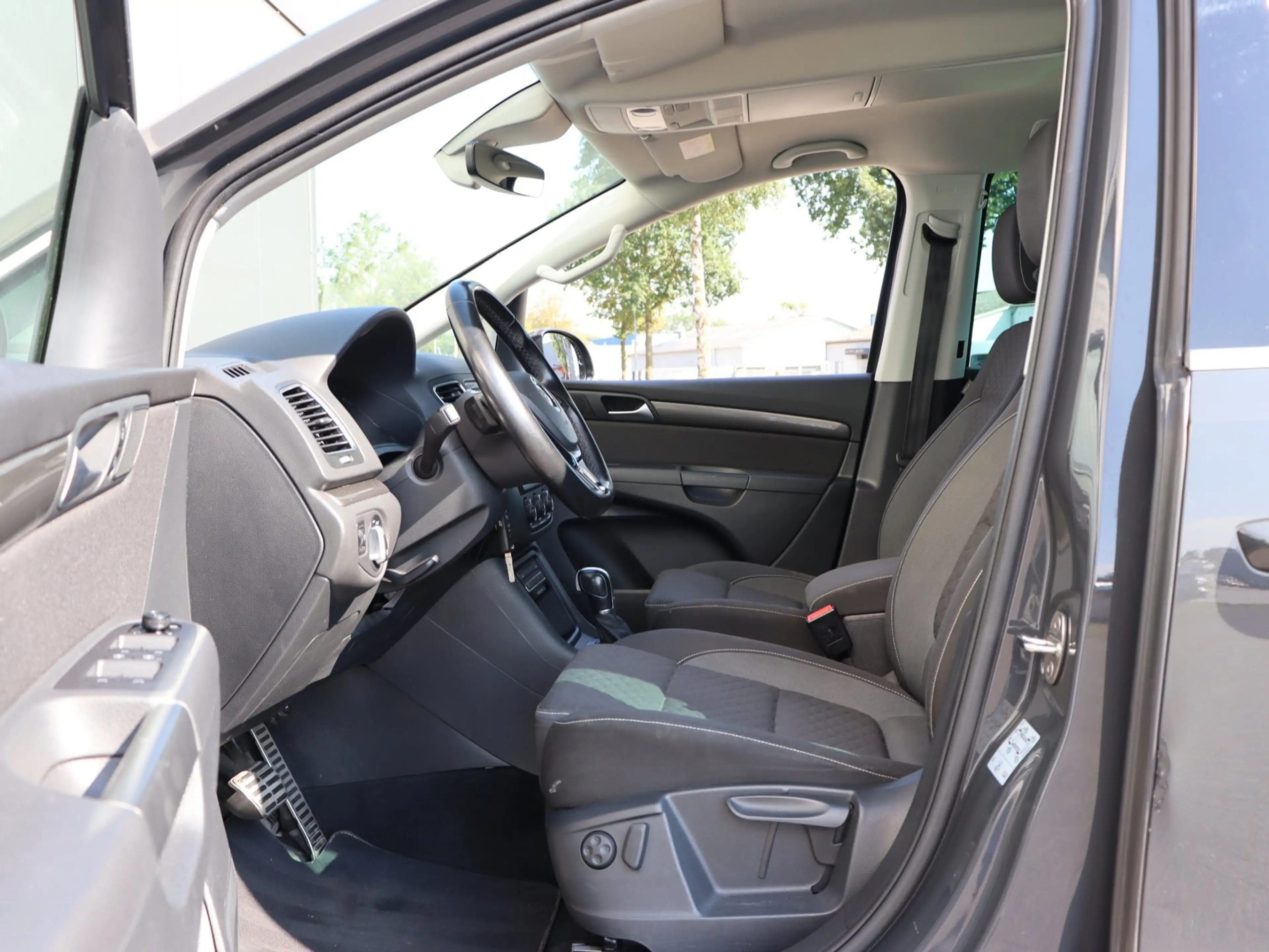 Volkswagen Sharan 1.4 TSI Exclusive Series 7-pers navi LM camera — photo 11