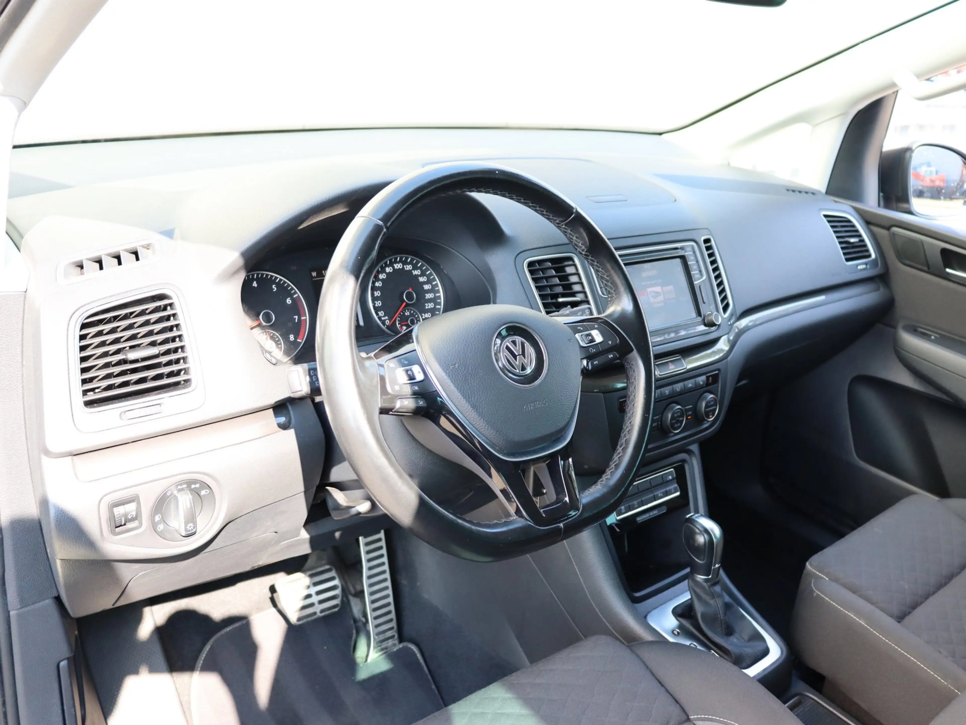 Volkswagen Sharan 1.4 TSI Exclusive Series 7-pers navi LM camera — photo 15