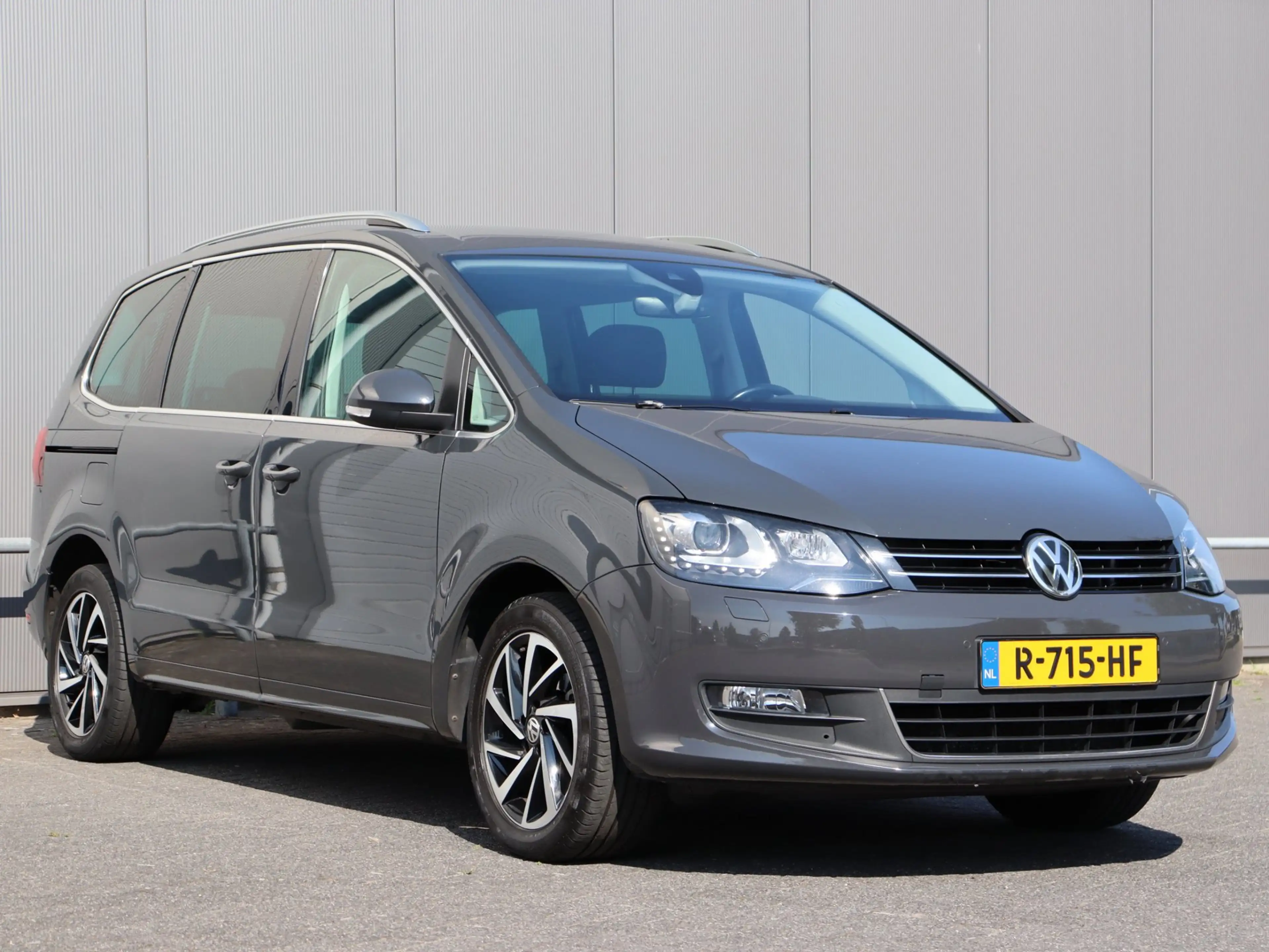 Volkswagen Sharan 1.4 TSI Exclusive Series 7-pers navi LM camera — photo 4