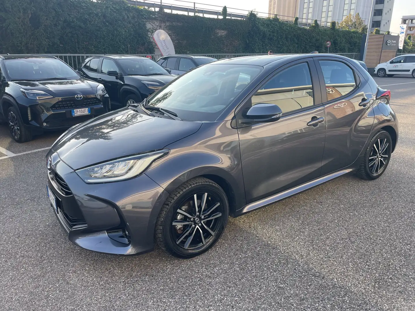 Toyota Yaris Yaris 1.5 Hybrid 5 porte Trend Grau - 1