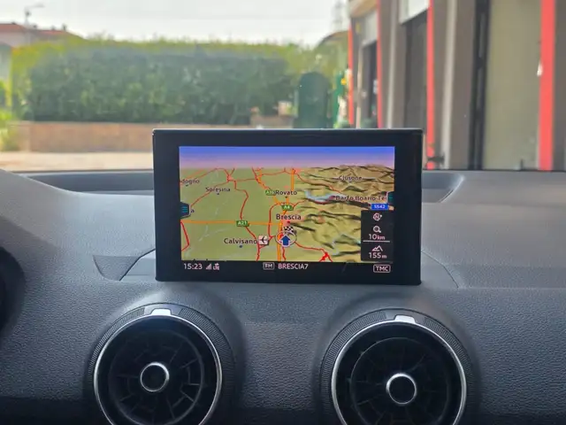 Audi Q2 view 30