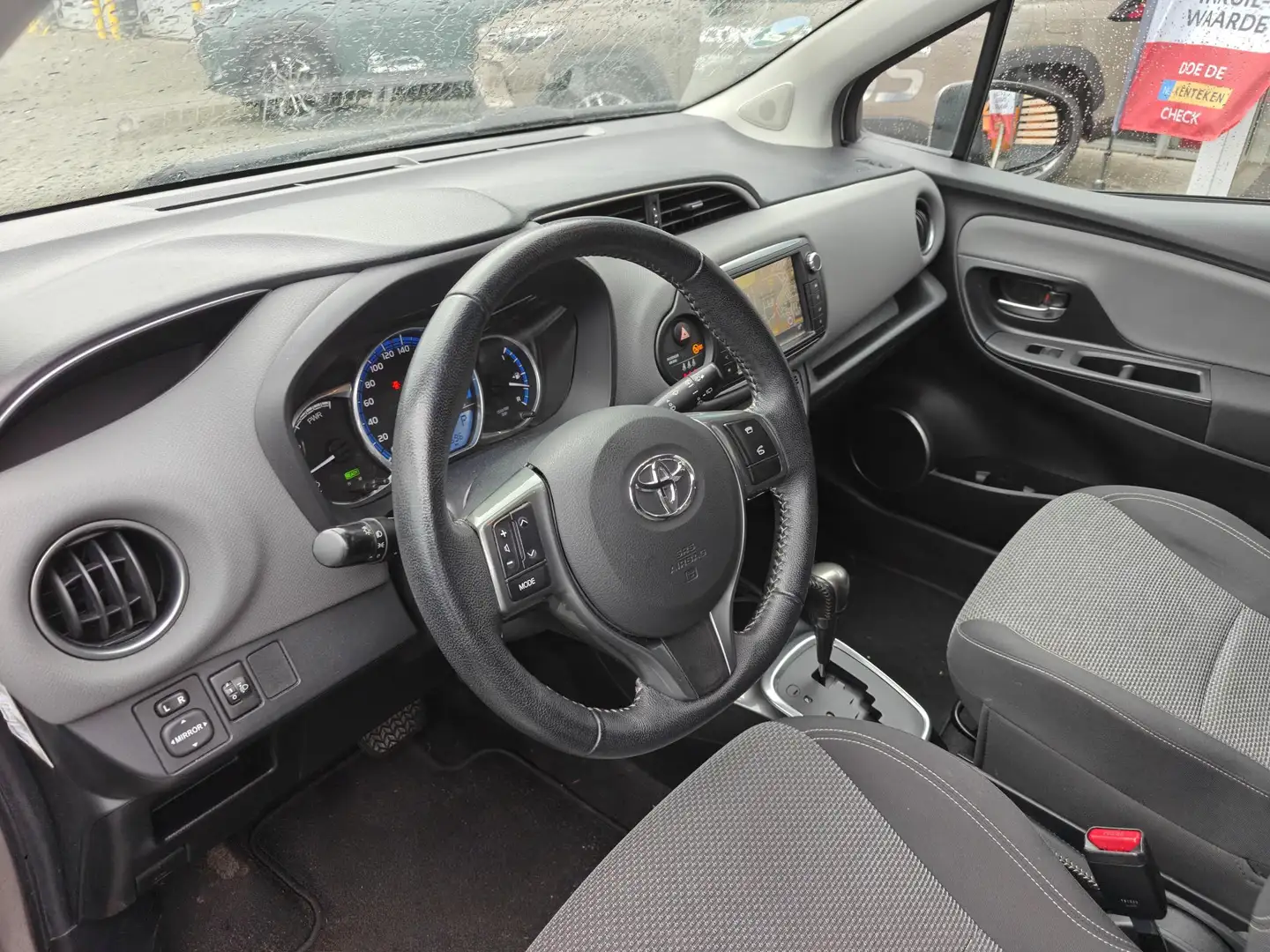 Toyota Yaris 1.5 HYBRID LEASE 5-DEURS NAVI BLUETOOTH CAMERA CRU Brun - 2