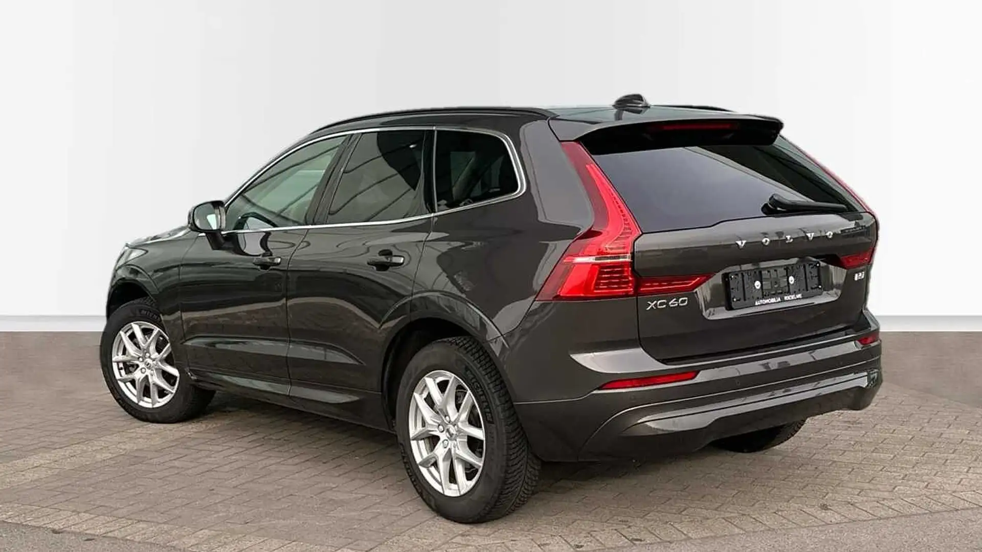 Volvo XC60 II Core B5 AWD Mild Hybride | Adapt Cruise Control Grigio - 2