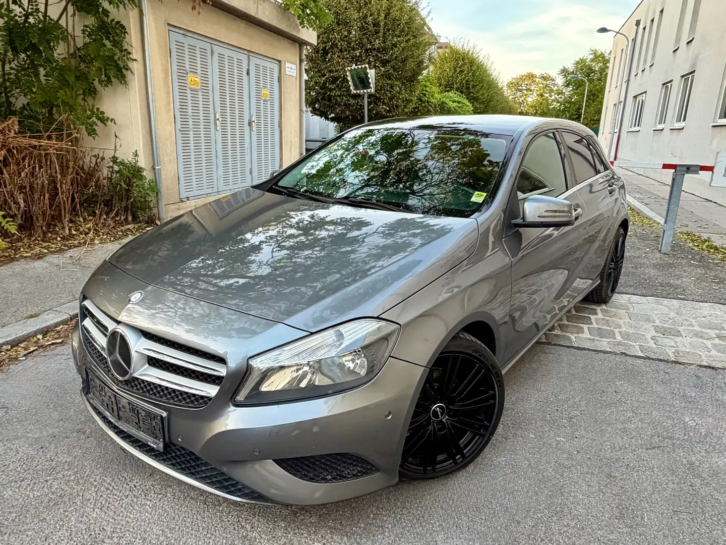 Mercedes-Benz A 180 A 180 Style (176.042) Grau - 2