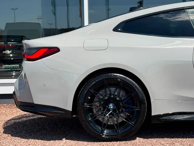 BMW M4 view 14