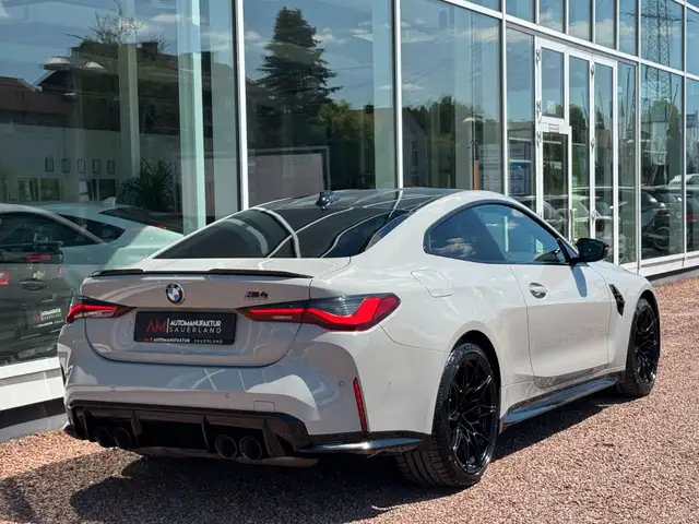 BMW M4 view 11