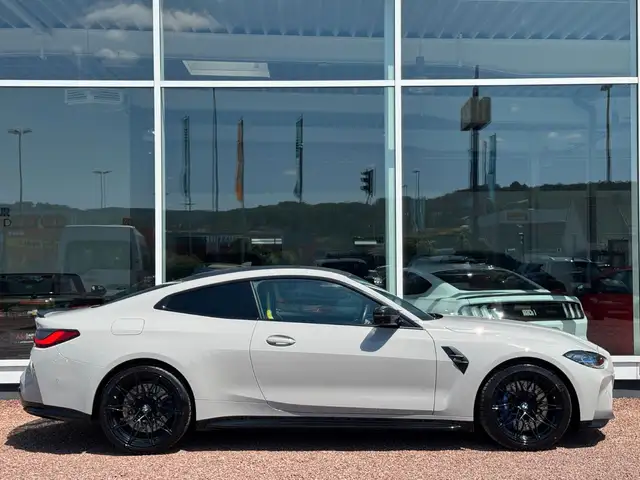 BMW M4 view 13