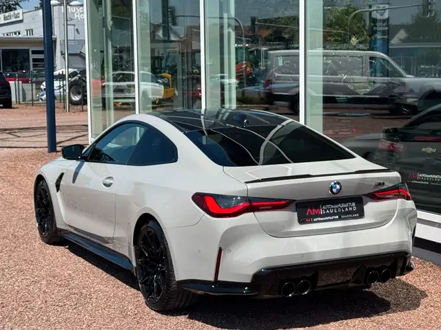 BMW M4 view 9