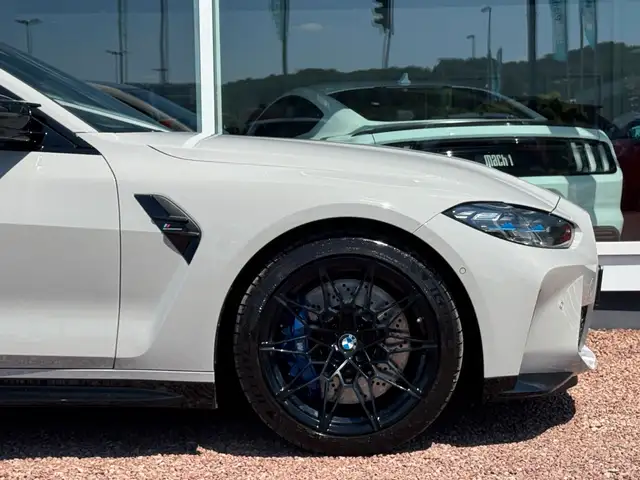 BMW M4 view 15