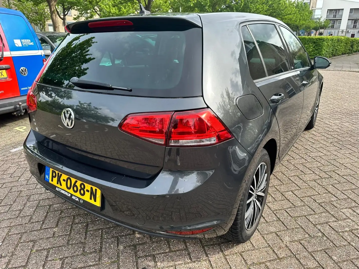 Volkswagen Golf 1.2 TSI Con. Ser. Zwart - 2