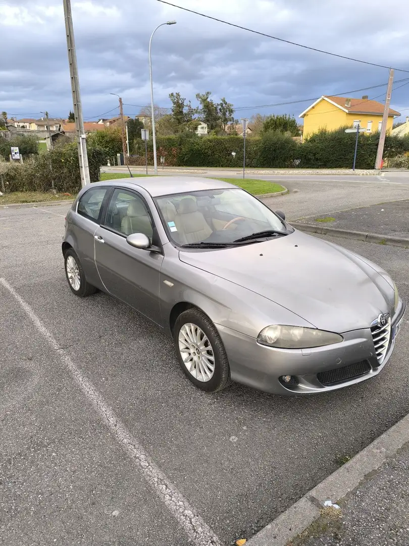 Alfa Romeo 147 1.9 JTDMjet 16V 150 Distinctive phaze2 - 2