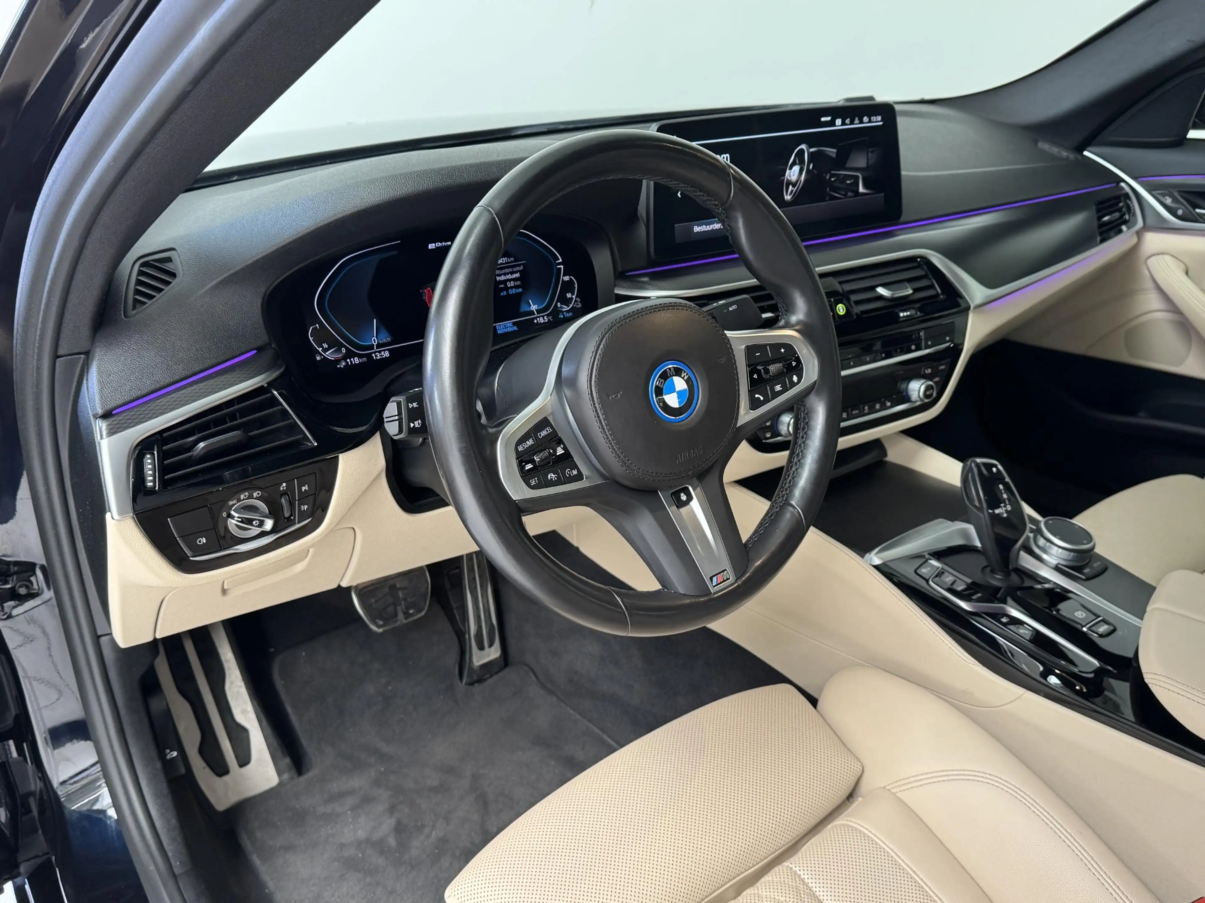 BMW 545 5-serie 545e xDrive High Executive | Navigatie | C — photo 22