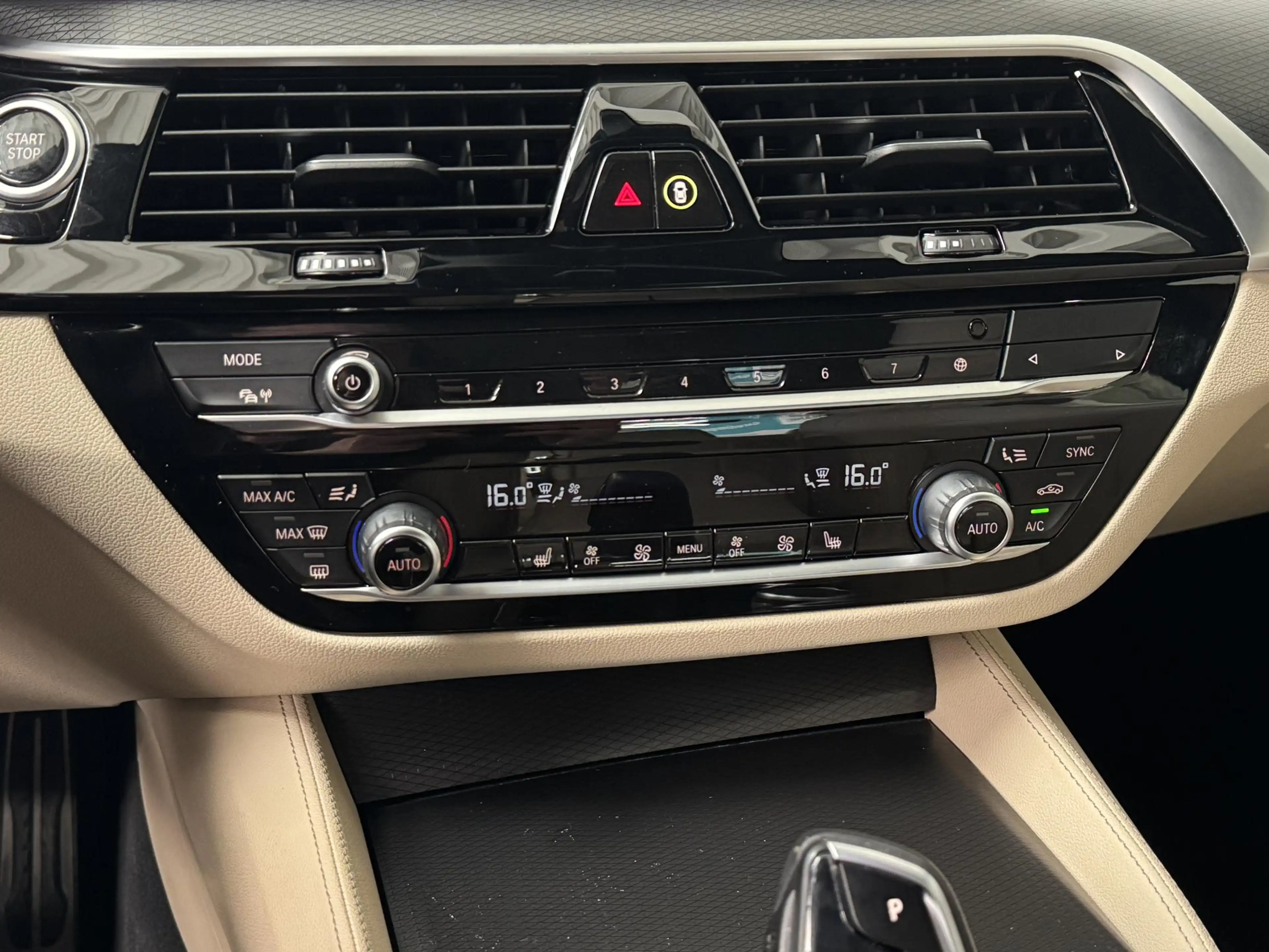 BMW 545 5-serie 545e xDrive High Executive | Navigatie | C — photo 13