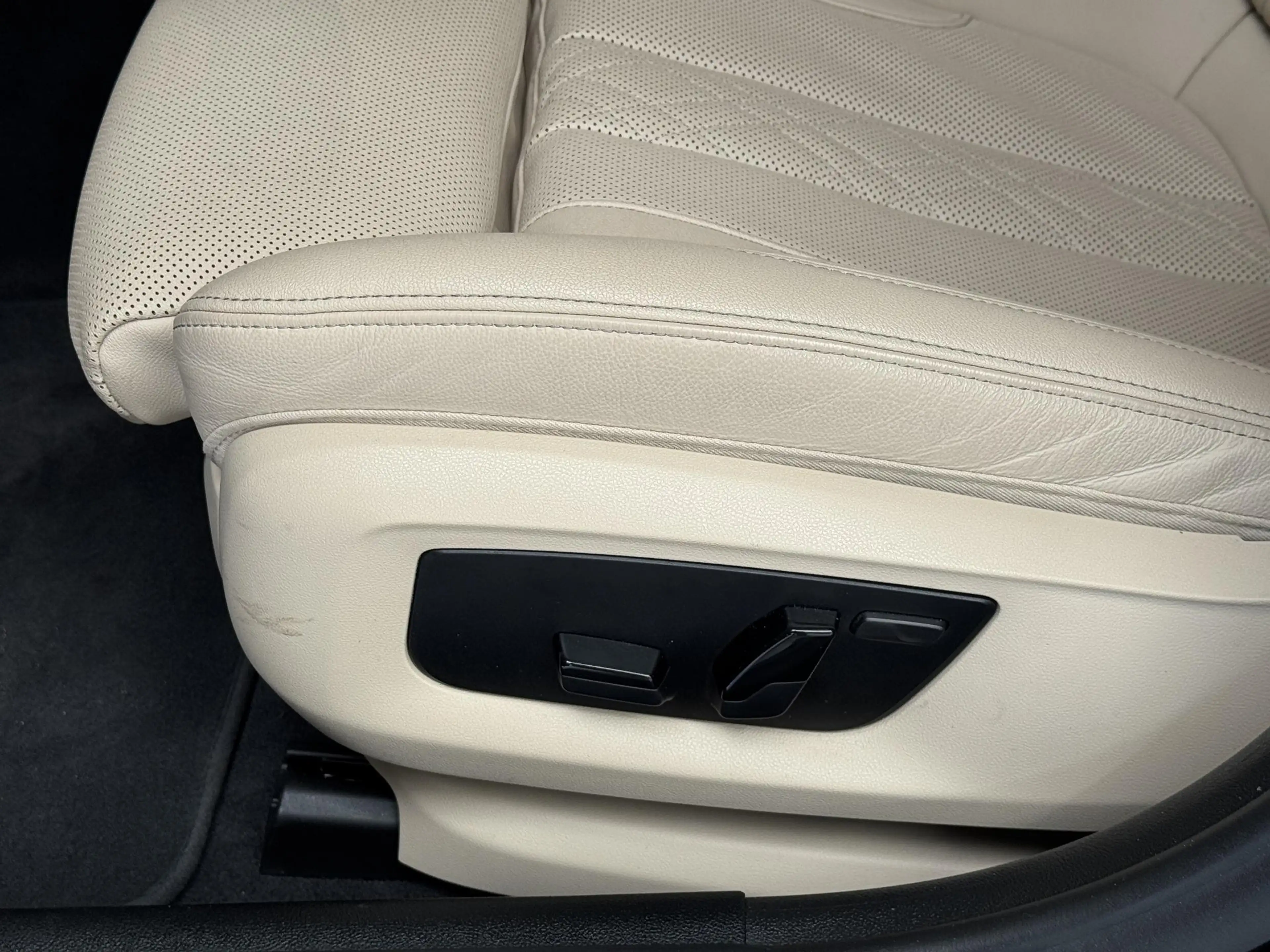 BMW 545 5-serie 545e xDrive High Executive | Navigatie | C — photo 36