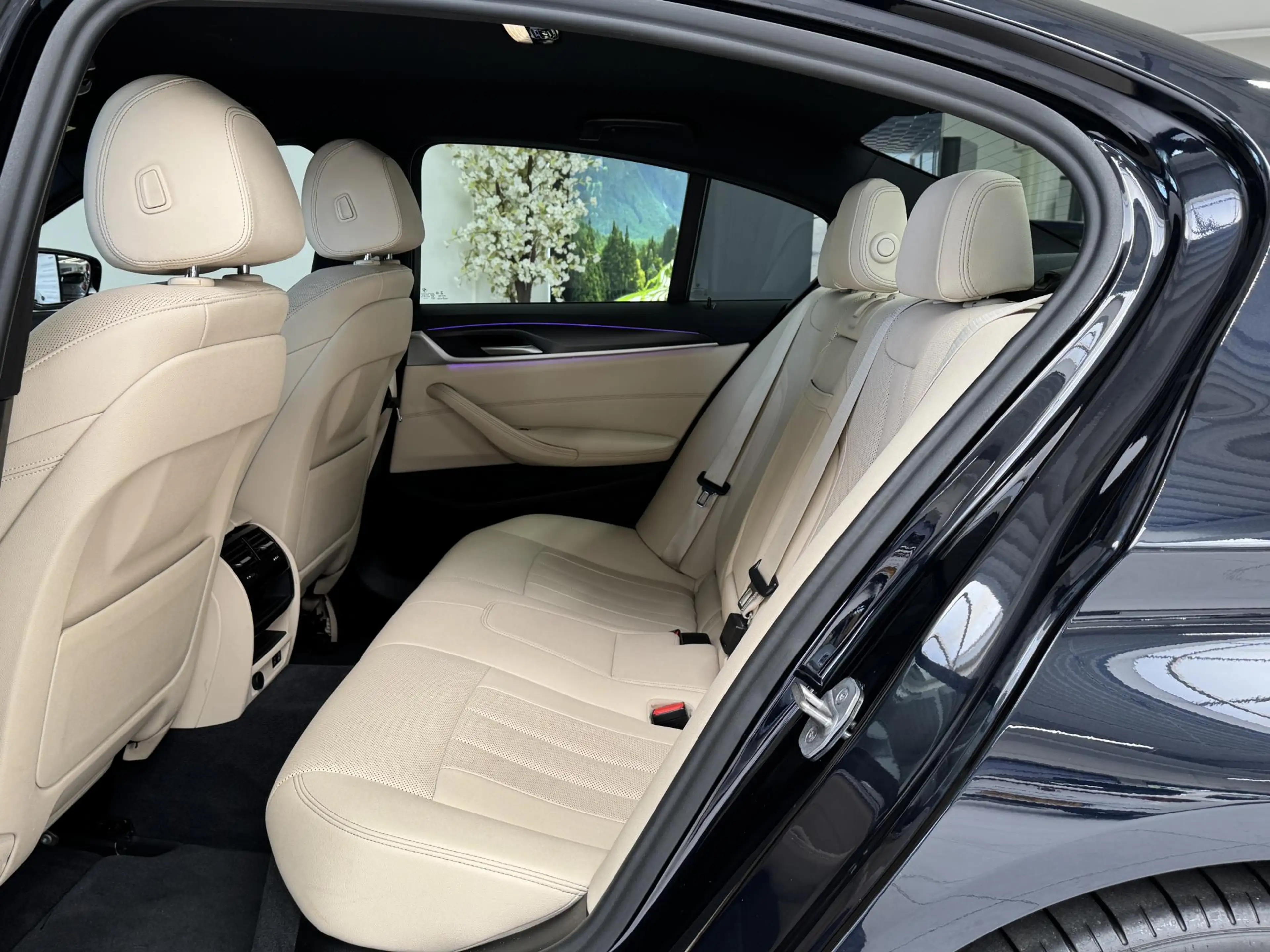 BMW 545 5-serie 545e xDrive High Executive | Navigatie | C — photo 31