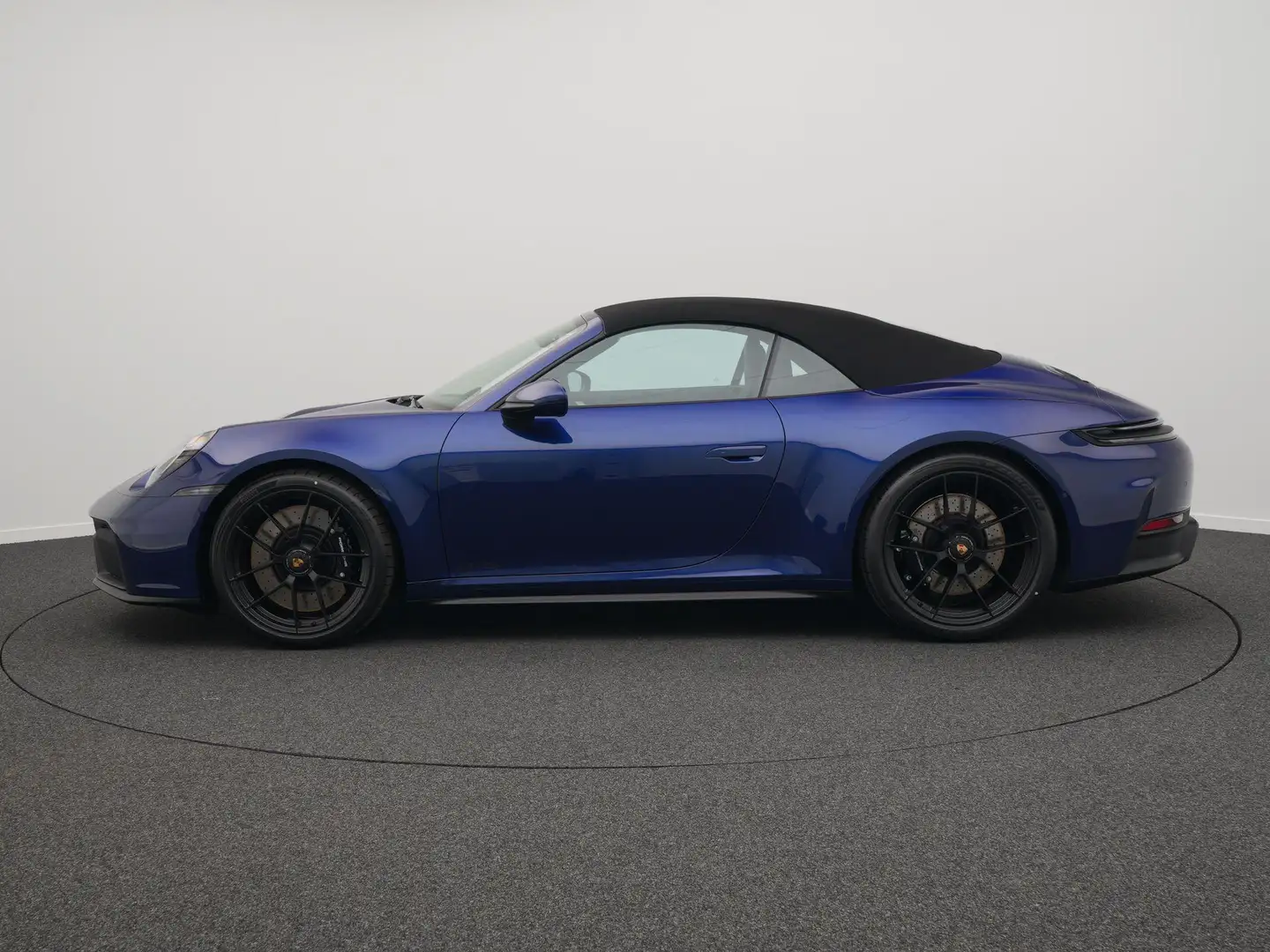 Porsche 992 Cabrio Carrera GTS Blauw - 2