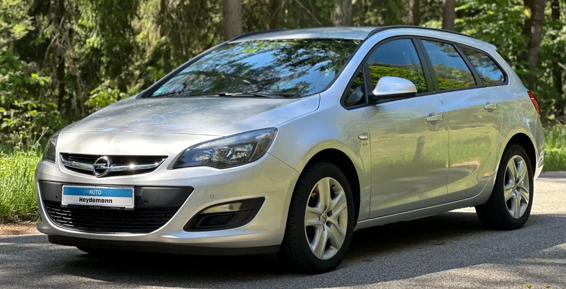 Opel Astra J Sports Tourer Energy Silber - 1