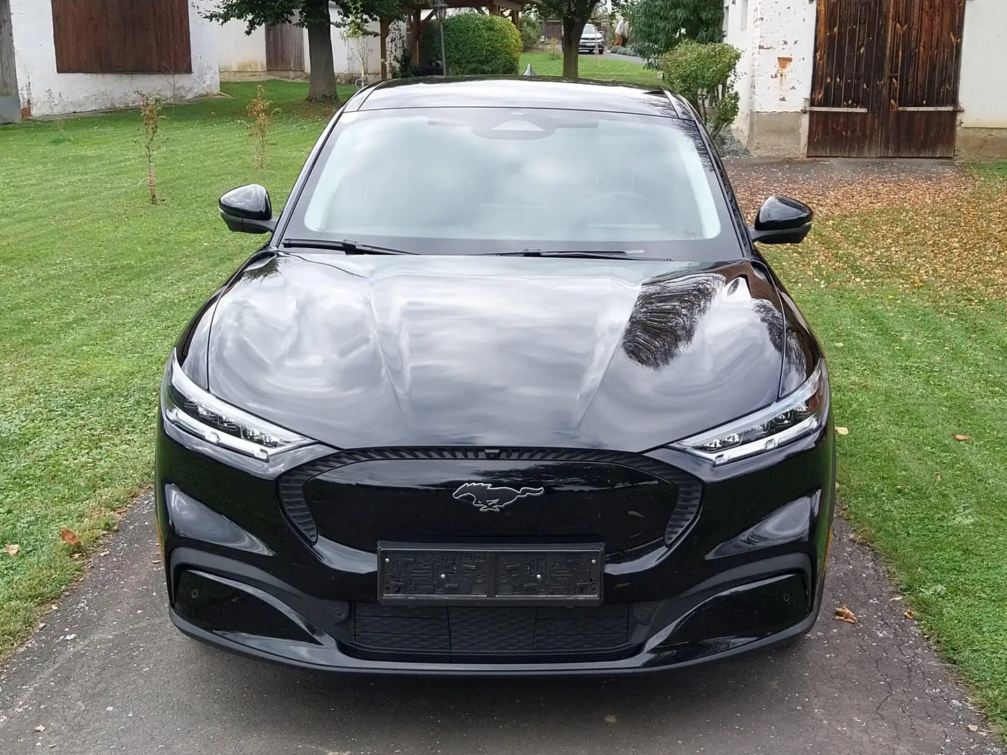 Ford Mustang Mach-E 88kWh Extended Range Schwarz - 2