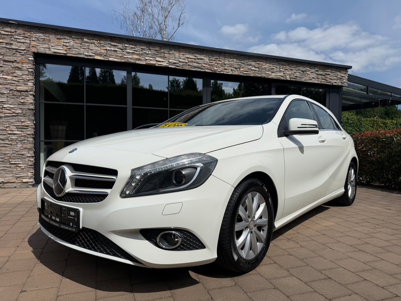 Mercedes-Benz A 180 Zetelverwarming / Airco /17” Alu velgen / Standverwarming /Xenon-Led+Led achterlichten
