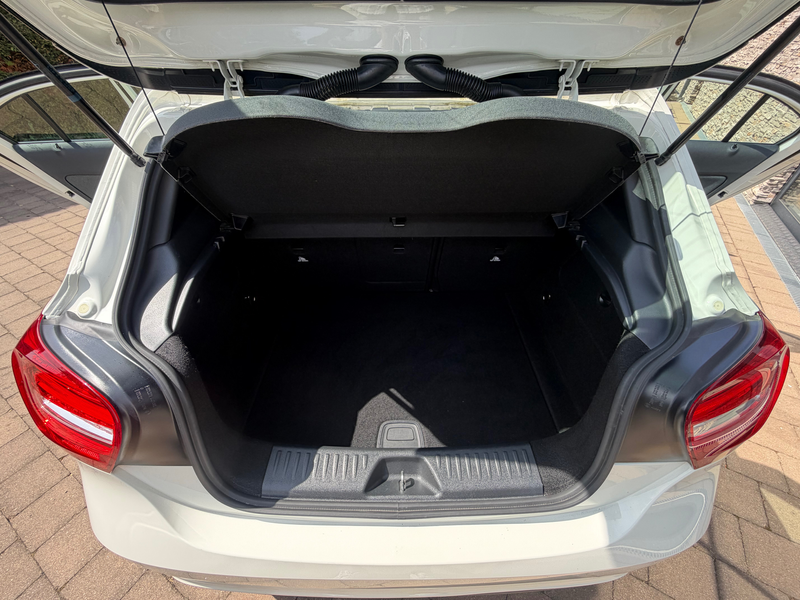 Mercedes-Benz A 180 Zetelverwarming / Airco /17” Alu velgen / Standverwarming /Xenon-Led+Led achterlichten — photo 14