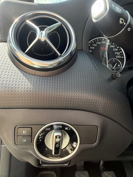 Mercedes-Benz A 180 Zetelverwarming / Airco /17” Alu velgen / Standverwarming /Xenon-Led+Led achterlichten — photo 10