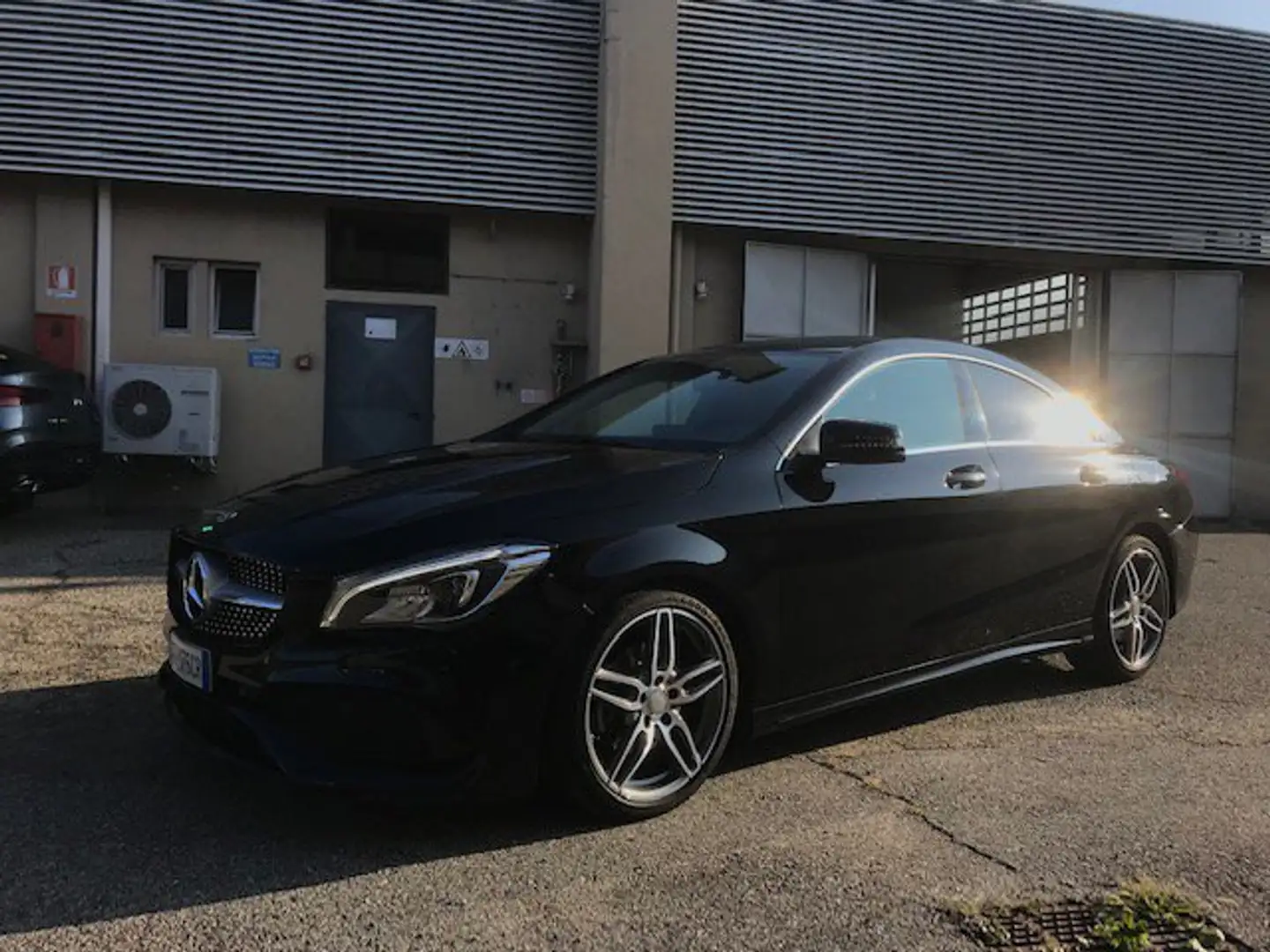 Mercedes-Benz CLA 200 CLA 200 d 4Matic Automatic Premium Zwart - 1