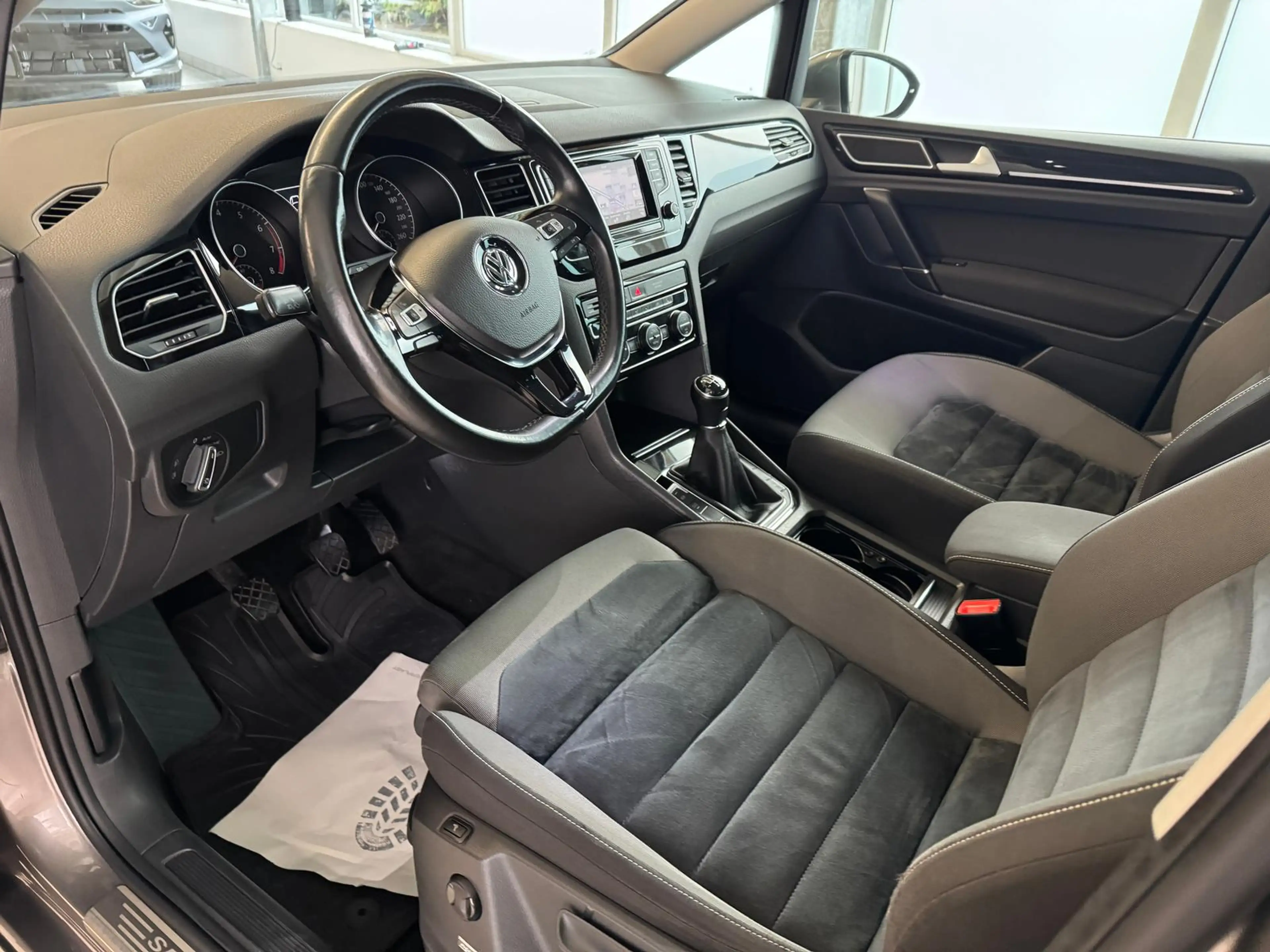 Volkswagen Golf Sportsvan 1.4 - Xenon/Navi/Klima — photo 6