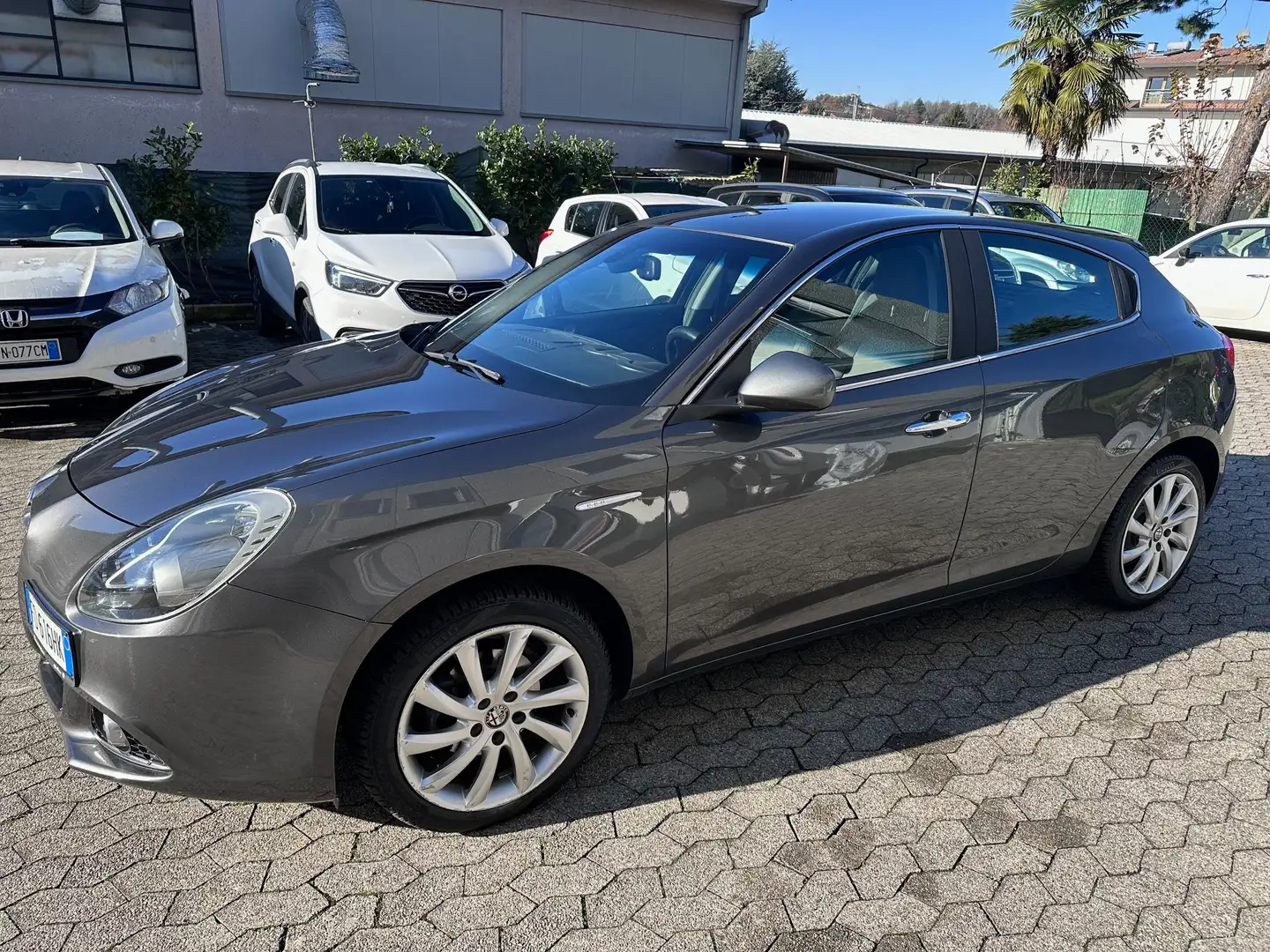 Alfa Romeo Giulietta 1.6 JTDm 120CV Super*EURO6*NEOPATENTATI Grau - 1