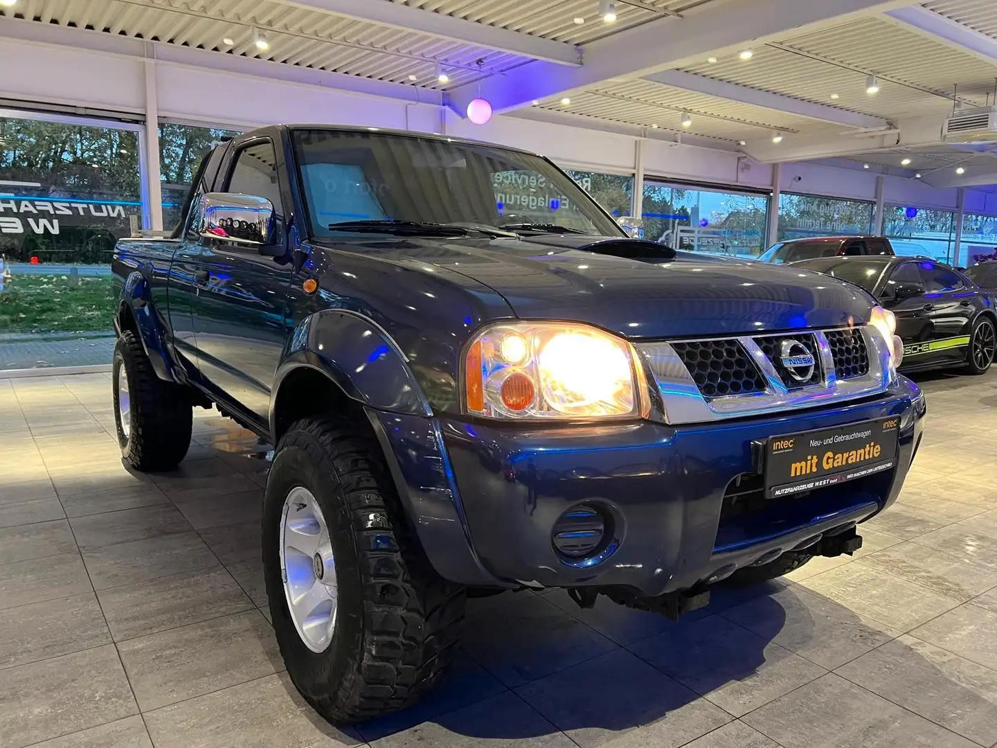 Nissan Pick Up 2,5 TD King Cab Profi 4X4*Klima* Bleu - 2