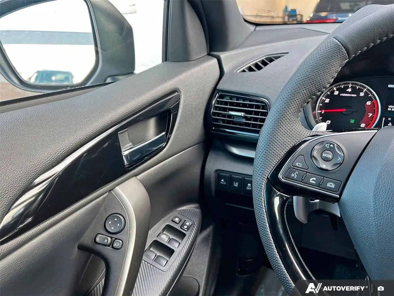 Mitsubishi Eclipse Cross снимка Mitsubishi Eclipse Cross