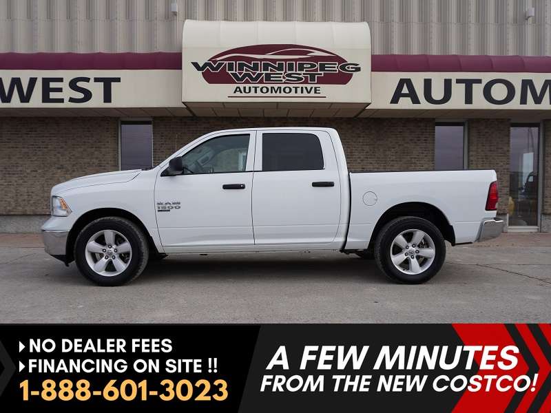2023 Dodge RAM 1500 SLT 4x4 Crew Cab 5'7 Box - ONLY 46,000 KM's!