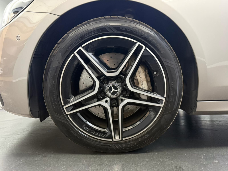 Mercedes-Benz E 450 4M AMG LINE*PANO*AIRM*KEYL*SOFTCL*MEGAVOLL — photo 4