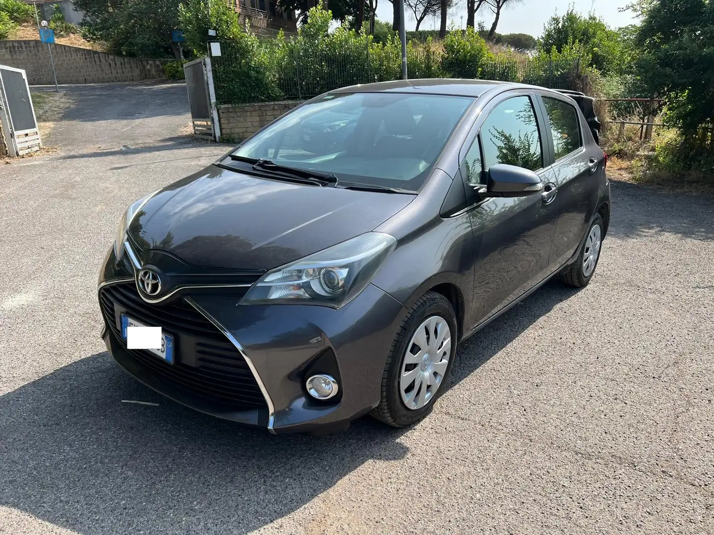 Toyota Yaris 5p 1.0 Eur6 Retrocam. Comandi al Volante km120000 Grau - 1