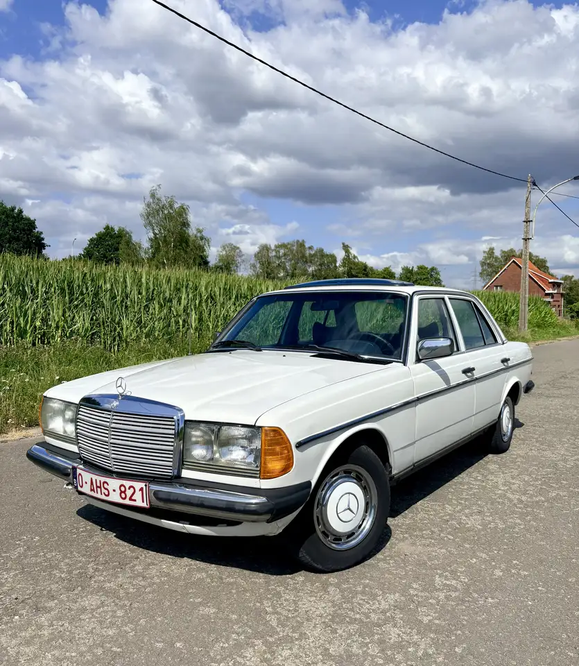 Mercedes-Benz 240