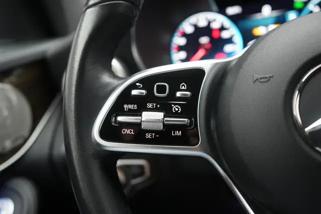 Mercedes-Benz GLC view 26