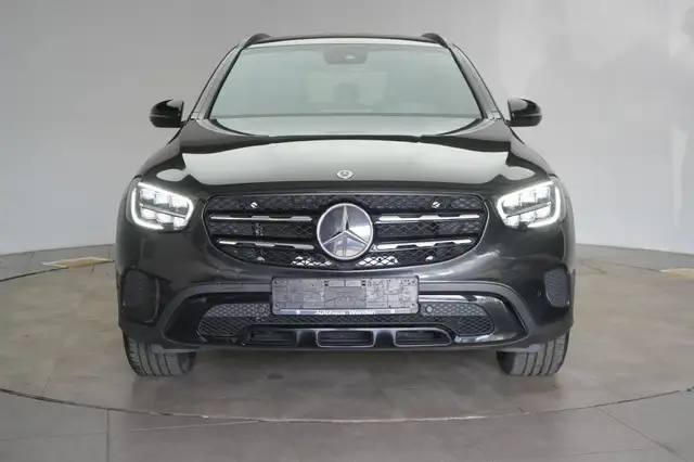 Mercedes-Benz 220 view 2
