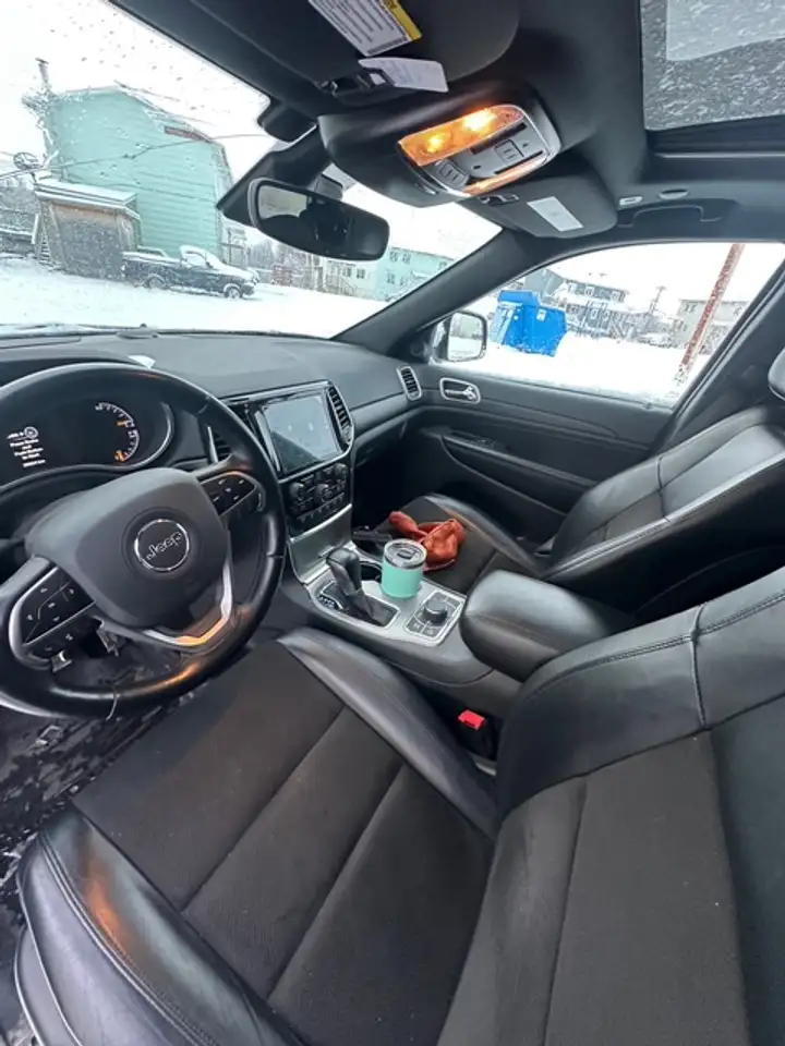Jeep Grand Cherokee снимка Jeep Grand Cherokee