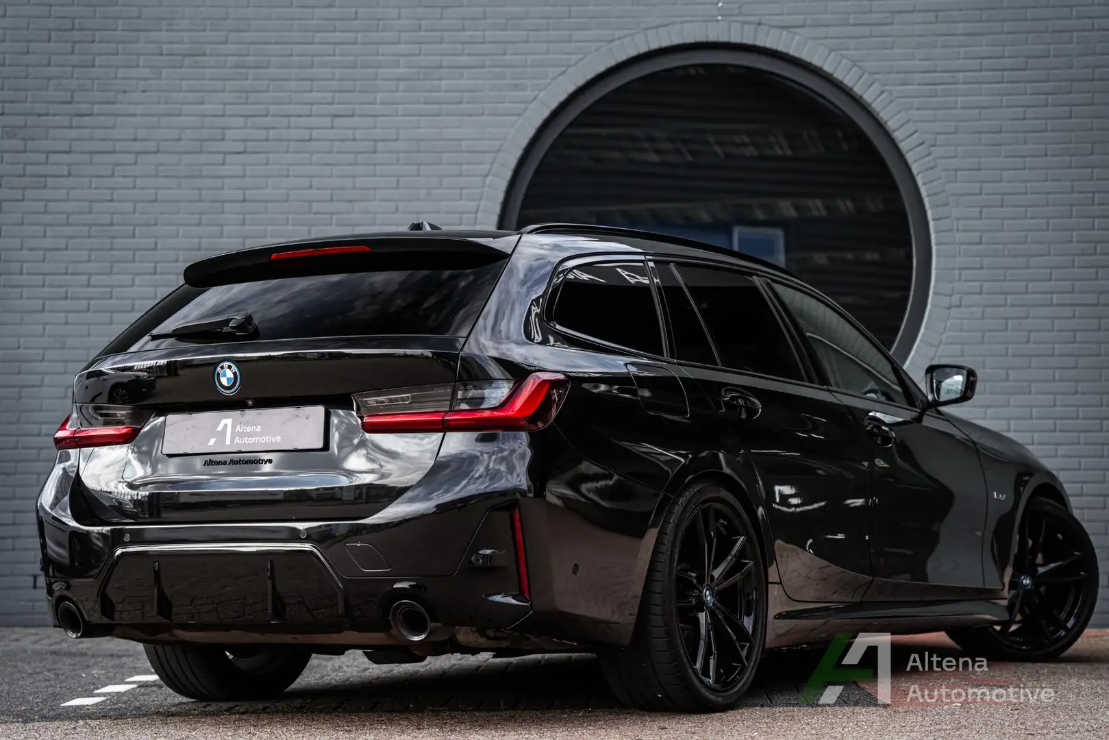 BMW 330 3-serie Touring 330e M-sport, adaptieve cruise, ca Zwart - 2